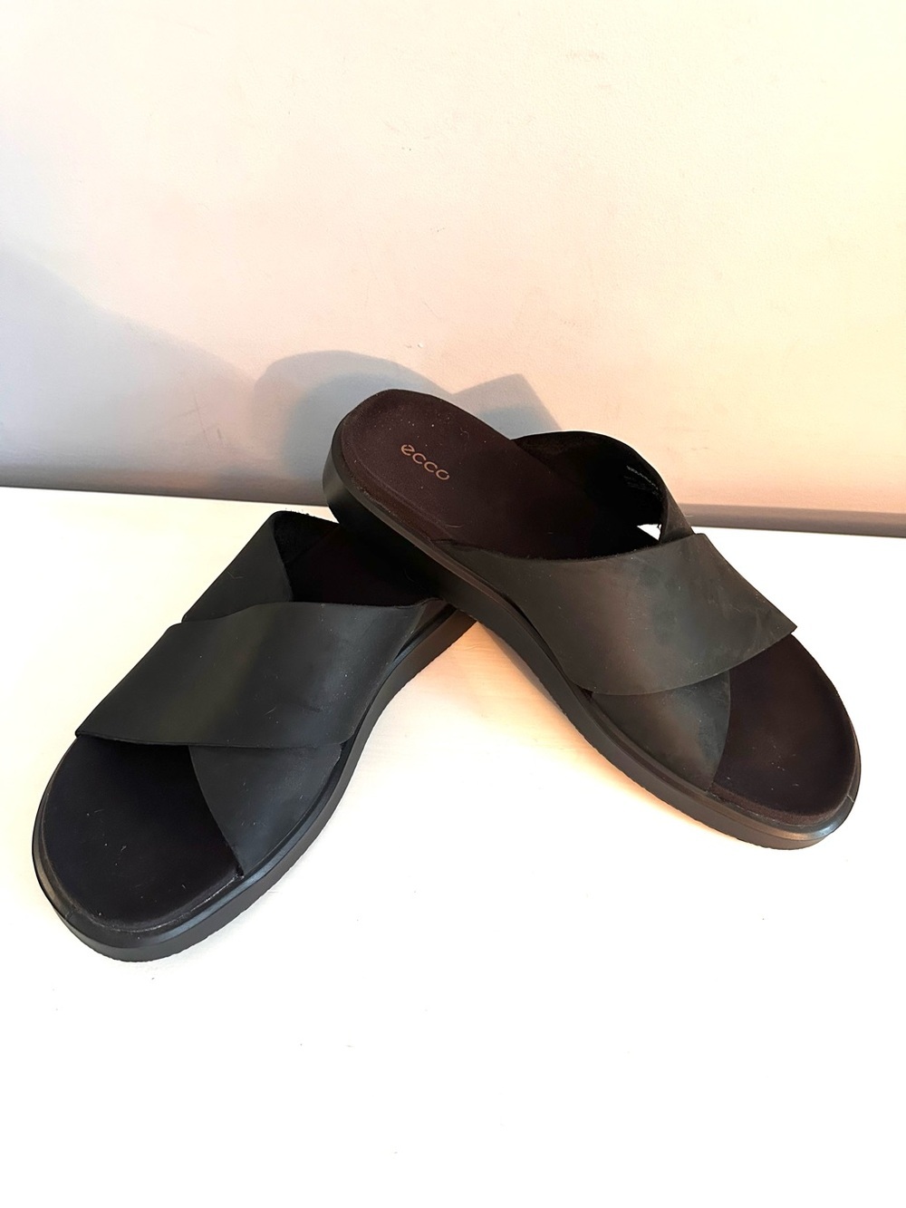 Ecco - Men’s Sandals, Flip Flops, Black Leather, Criss Cross Strap, Size 7.5